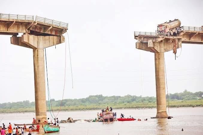 ಗುಜರಾತ್ - ಬಿಹಾರ: ಕುಸಿದ ಸೇತುವೆಗಳು ಹೊಣೆ ಯಾರದ್ದು?
