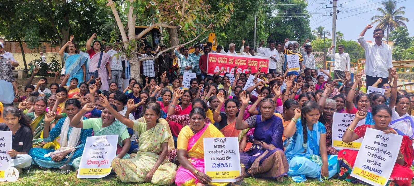 ಆಹಾರದ ಕಿಟ್ ವಿಳಂಬ: ಆದಿವಾಸಿಗಳ ಪ್ರತಿಭಟನೆ